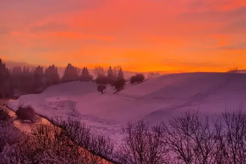 Der Blick von O'Fil du Doubs bei Sonnenuntergang